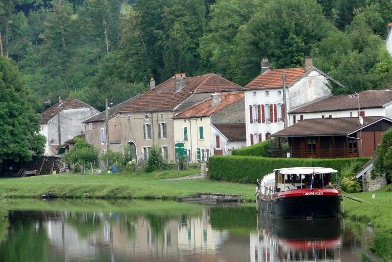 fahren durch<br>
historische Städte<br>
über langsam<br>
gleitende Flüsse<br>
durch Niederlanr<br>
Belgien Frankreich